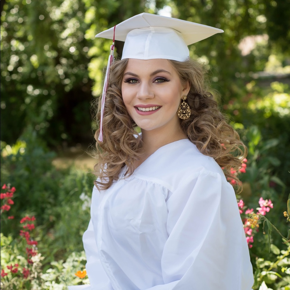 Meet your Posher, Cassandra
